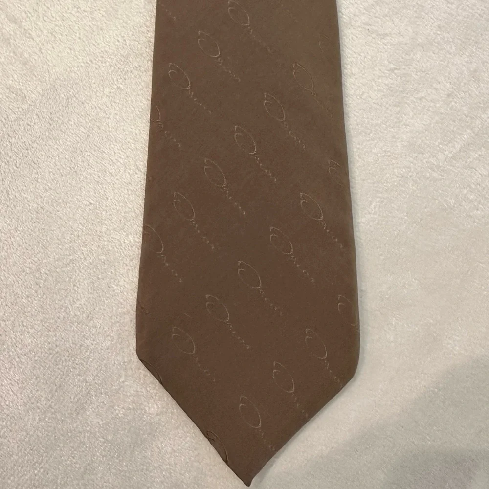 Vintage Oscar De La Renta “Oscar” Allover Print Embossed Designer Neck Tie Brown
